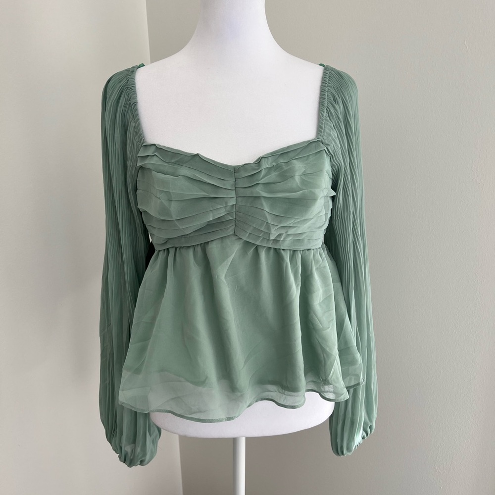 NWOT Lush Women's Long Sleeved Top Size: Small